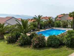 Bazén v ubytování Apartment in Bibinje with Adriatic Views nebo v jeho okolí