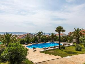 Bazén v ubytování Apartment in Bibinje with Adriatic Views nebo v jeho okolí