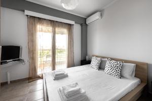 Posteľ alebo postele v izbe v ubytovaní Nikiti Maisonette on the beach by Luxlikehome