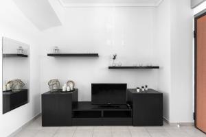A television and/or entertainment centre at Nikiti Maisonette on the beach by Luxlikehome