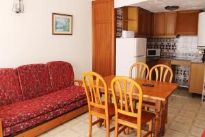 Una cocina o zona de cocina en Apartamentos Las Americas - Blanes Beach
