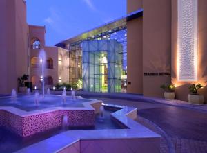 Bazén v ubytování Traders Hotel, Abu Dhabi nebo v jeho okolí