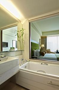 Radisson Blu Hotel Rudrapur tesisinde bir banyo