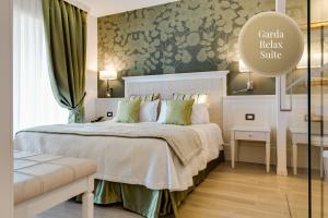 Postel nebo postele na pokoji v ubytování Madrigale Panoramic Lifestyle & Soulful Hotel
