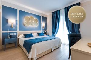 Postel nebo postele na pokoji v ubytování Madrigale Panoramic Lifestyle & Soulful Hotel