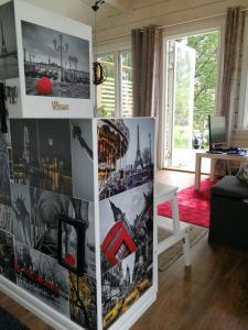 a room with a wall with pictures of cities at 25 kvadrat 25 minuter från Åre in Järpen