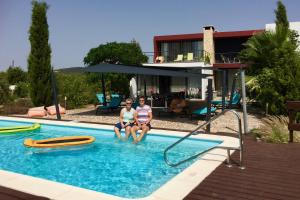 The swimming pool at or near Bed and Breakfast Cas al Cubo