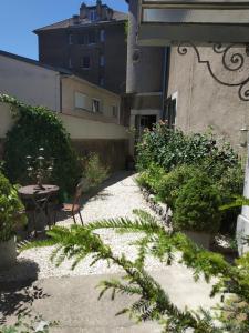 L'adresse à Besançon外面的花园