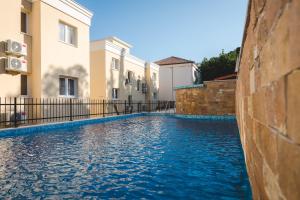 Bazén v ubytování Villas Promis nebo v jeho okolí