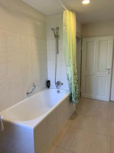 Ein Badezimmer in der Unterkunft Haus Gasserer