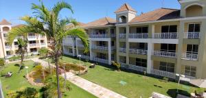 an aerial view of a building with palm trees at Atlantic Palace Family inn in Aquiraz