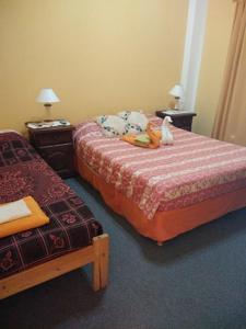 a bedroom with two beds and two tables with lamps at MAU-MAR in Colón +35 photos
