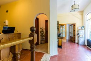 a hallway with an archway in a house at Manta Guest - Bed & Breakfast in Manta Rota