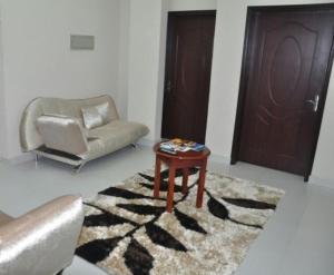Zona de estar de Al Sqlawi Hotel Apartments