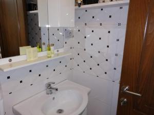 Koupelna v ubytování Apartments Gazi + 37 fotografií