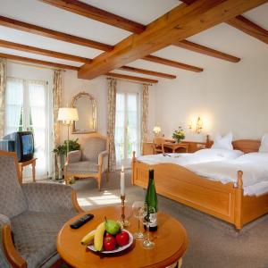 Postel nebo postele na pokoji v ubytování Hotel zur Krone