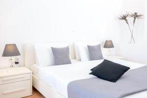 A bed or beds in a room at Dreaming View Suites
