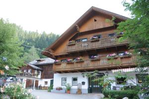 The building in which fogadókat is located