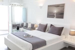 A bed or beds in a room at Dreaming View Suites