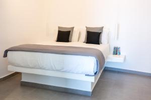 A bed or beds in a room at Dreaming View Suites