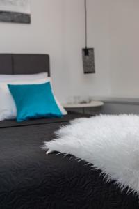 En eller flere senger på et rom på SeaBed Rooms Split