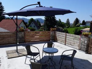 Patio nebo venkovní prostory v ubytování Topwohnung 45m2 oder weißes Zimmer 15 m2 - Nähe Grünberg