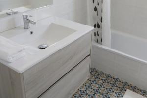 A bathroom at Ideal house for families with pool