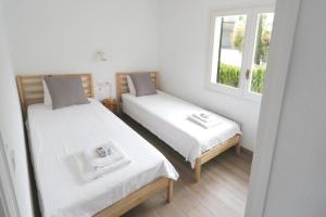 A bed or beds in a room at Ideal house for families with pool Még 35 kép