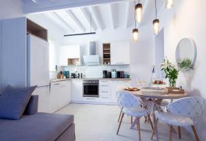 Kuchyň nebo kuchyňský kout v ubytování Sun 'n Chill, Boutique Apartments & Beach Villa