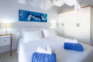 Postel nebo postele na pokoji v ubytování Sun 'n Chill, Boutique Apartments & Beach Villa