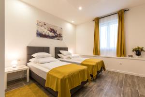 Ένα ή περισσότερα κρεβάτια σε δωμάτιο στο SeaBed Rooms2 Split
