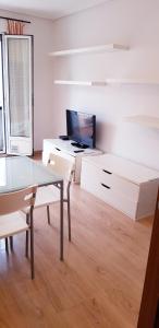 TV a/nebo společenská místnost v ubytování 3 Bedrooms SOHO Parking Included