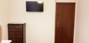TV a/nebo společenská místnost v ubytování 3 Bedrooms SOHO Parking Included