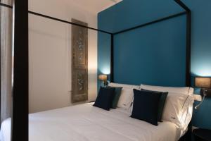 Posteľ alebo postele v izbe v ubytovaní L'EMPORIO ROOMS + 37 fotografií