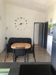 Kuchyň nebo kuchyňský kout v ubytování Résidence U LATONU - Palombaggia