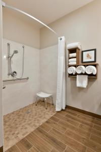 A bathroom at GrandStay Hotel & Suites