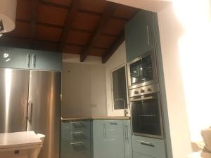 A kitchen or kitchenette at Casa independiente con piscina y pista deportiva privadas Még 18 kép