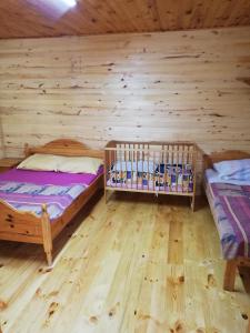 Ένα ή περισσότερα κρεβάτια σε δωμάτιο στο Kempings Mežmalas