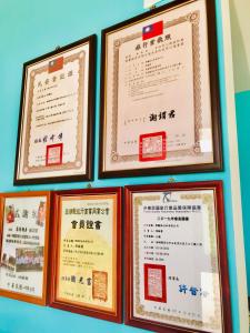 Certifikát, hodnocení, plakát nebo jiný dokument vystavený v ubytování Monkey Travel B&B