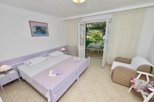 Rúm í herbergi á Ribičić Guesthouse