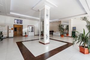 Televízia a/alebo spoločenská miestnosť v ubytovaní Siesta Arkadia Apartament