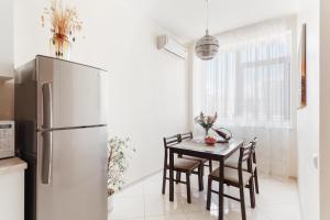 Kuchyňa alebo kuchynka v ubytovaní Siesta Arkadia Apartament