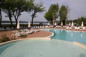 Bazén v ubytování Anthares World Resort nebo v jeho okolí