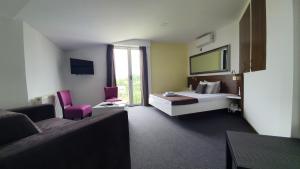 Postel nebo postele na pokoji v ubytování Garni Hotel Niš City View