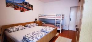 Ένα ή περισσότερα κρεβάτια σε δωμάτιο στο Apartments KK
