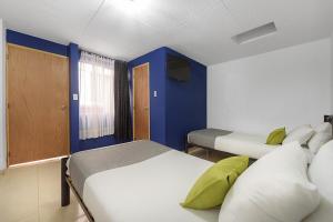 Postel nebo postele na pokoji v ubytování Hotel Casa Normandia