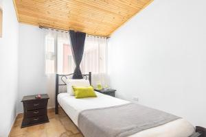 Postel nebo postele na pokoji v ubytování Hotel Casa Normandia