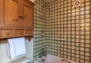 Ванная комната в Fado Cottage Kenmare +18 фотографий