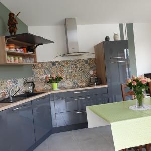 Dapur atau dapur kecil di Chez les J-FOLAIS - 3 kms Puy duFou - Les Epesses