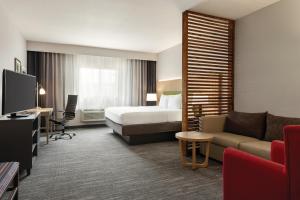 Μια τηλεόραση ή/και κέντρο ψυχαγωγίας στο Country Inn & Suites by Radisson, Byram-Jackson South, MS